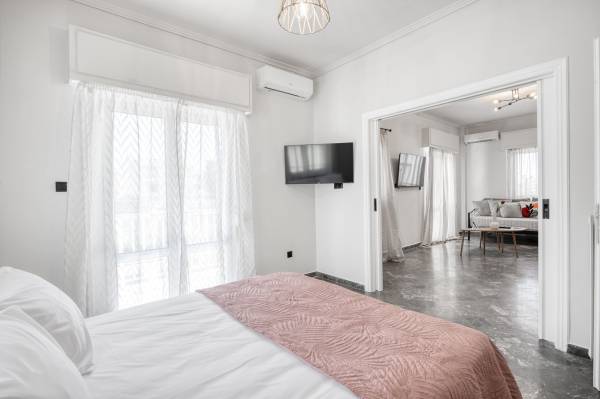 3 Bedroom Apartment with Balcony - Accommodation